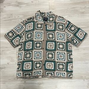 Crochet-Pattern Short Sleeve Shirt in Green and Beige - Abercombie & Fitch